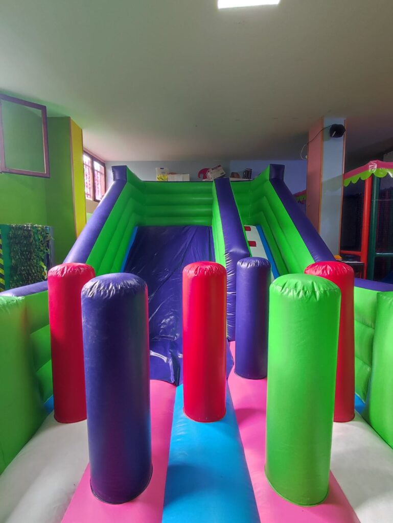 Celebra tu cumpleaños en Dinacan (Cantabria). Hinchables